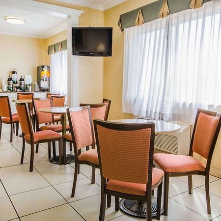 Quality Inn East Evansville Buitenkant foto