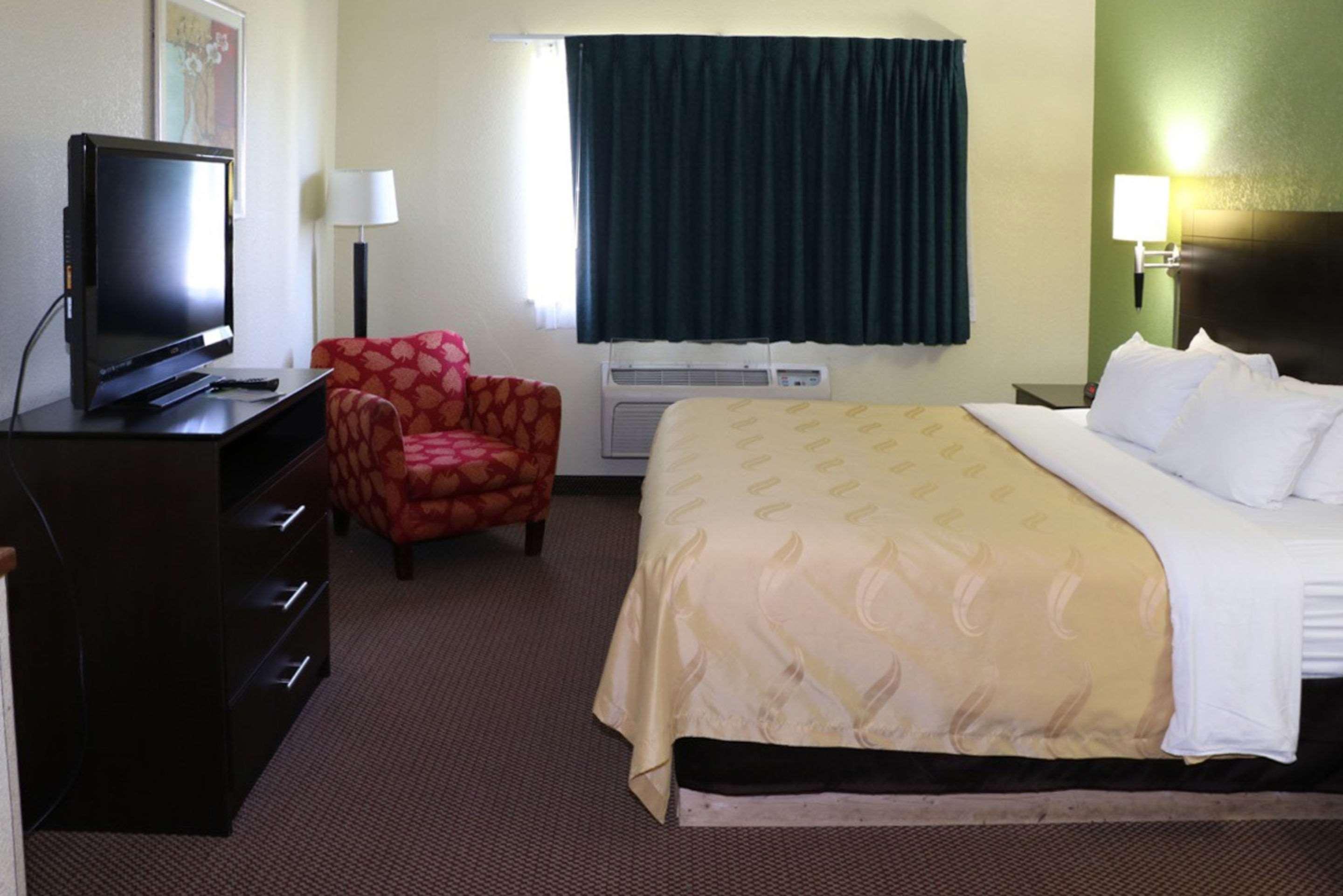 Quality Inn East Evansville Buitenkant foto