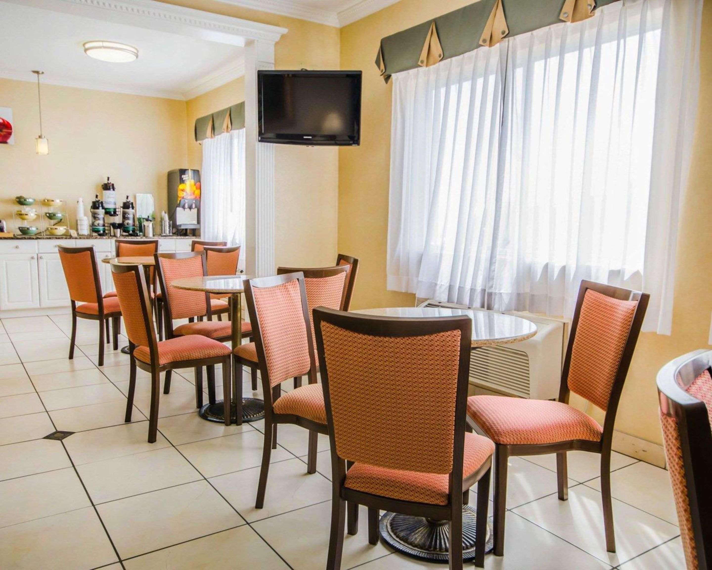 Quality Inn East Evansville Buitenkant foto