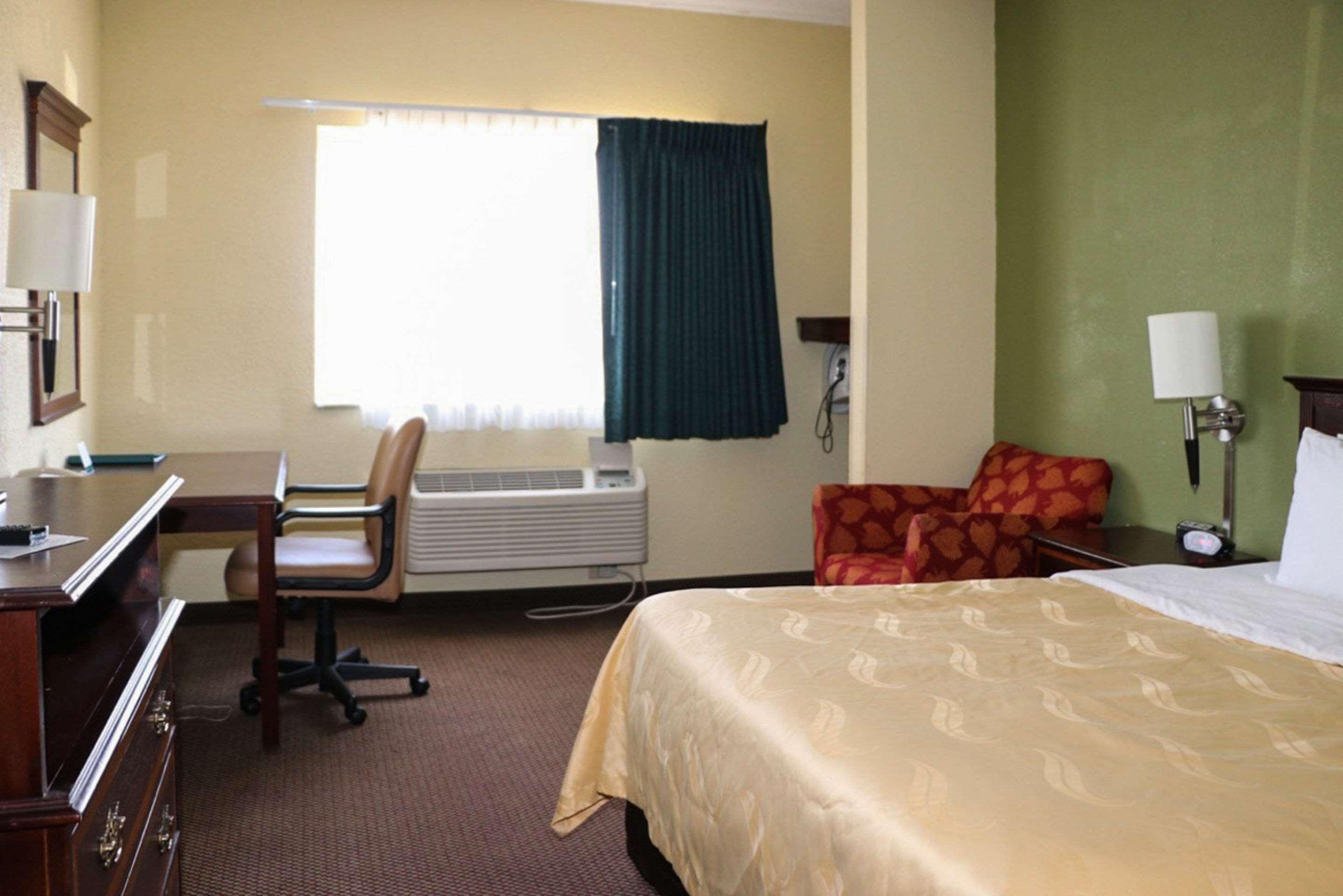 Quality Inn East Evansville Buitenkant foto