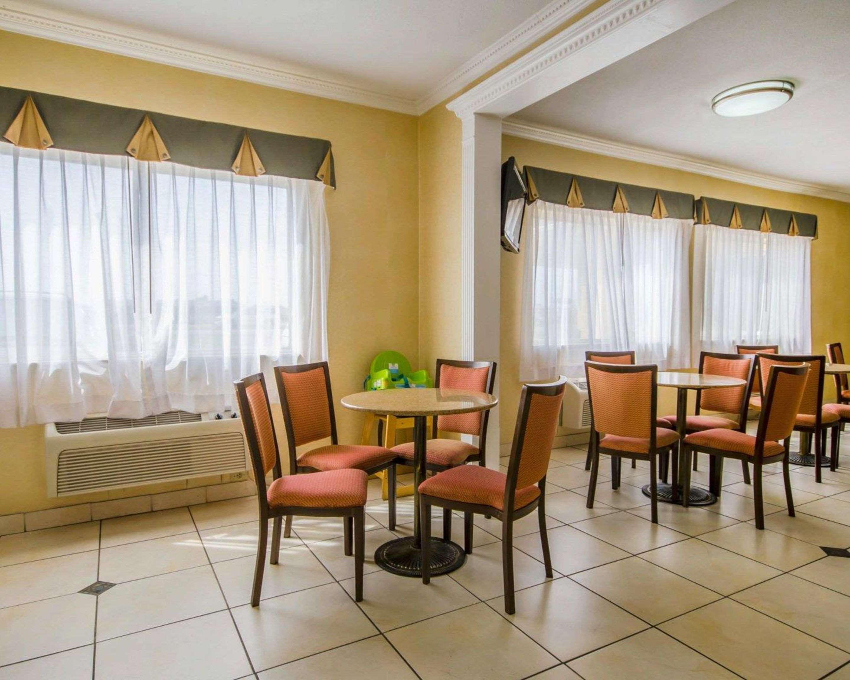 Quality Inn East Evansville Buitenkant foto