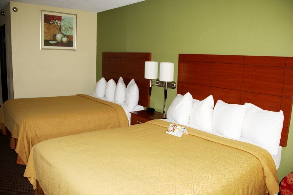 Quality Inn East Evansville Buitenkant foto
