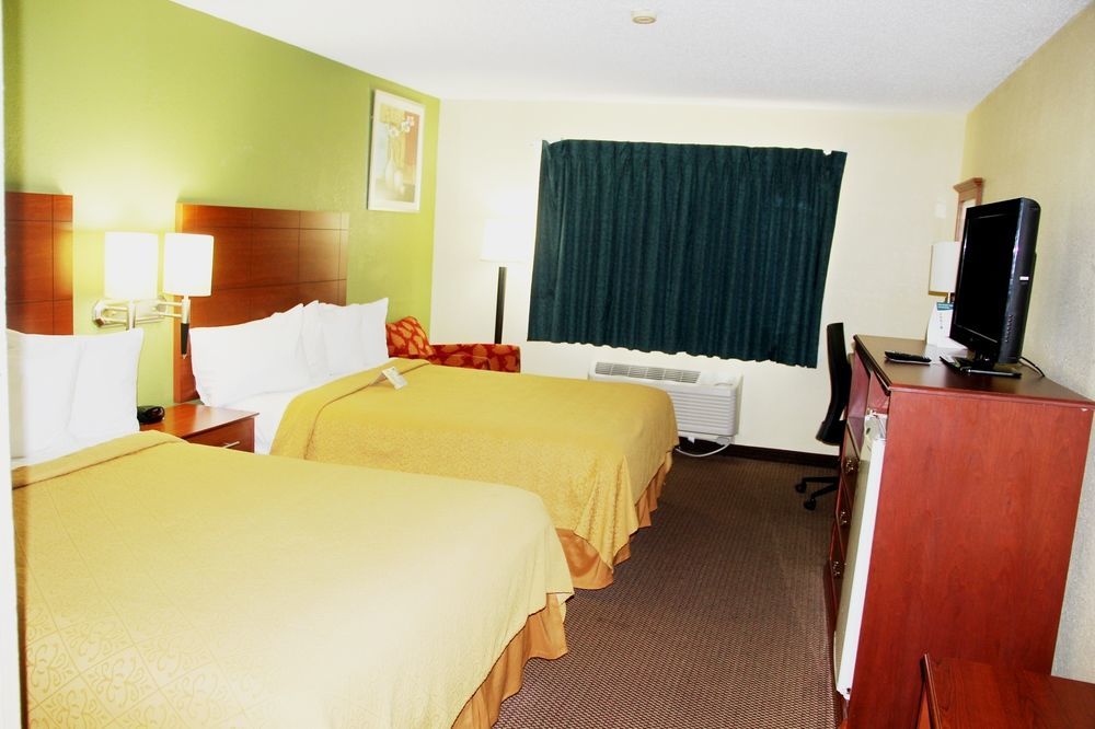 Quality Inn East Evansville Buitenkant foto