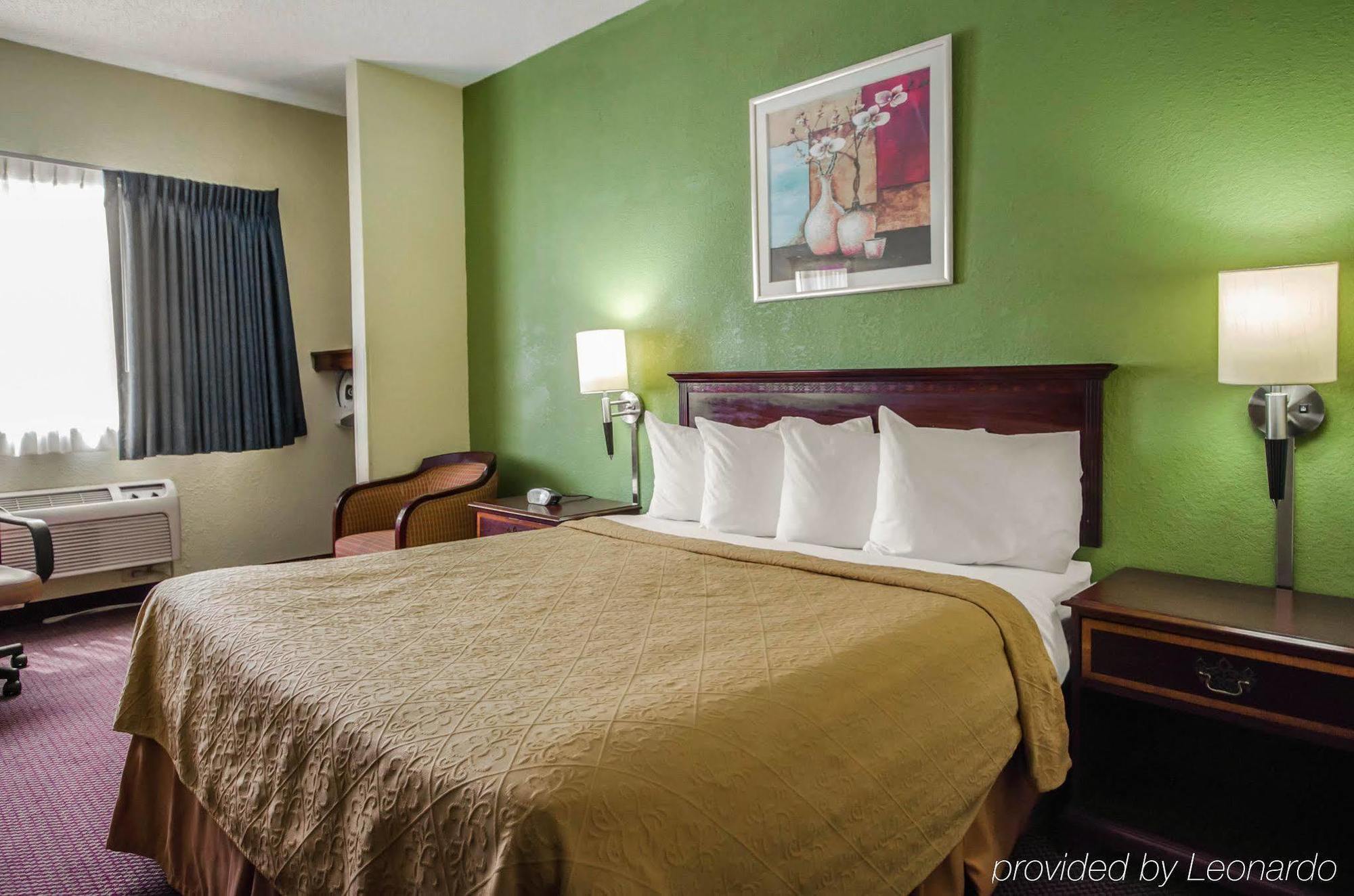 Quality Inn East Evansville Buitenkant foto