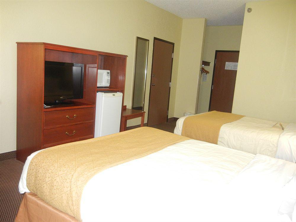 Quality Inn East Evansville Buitenkant foto